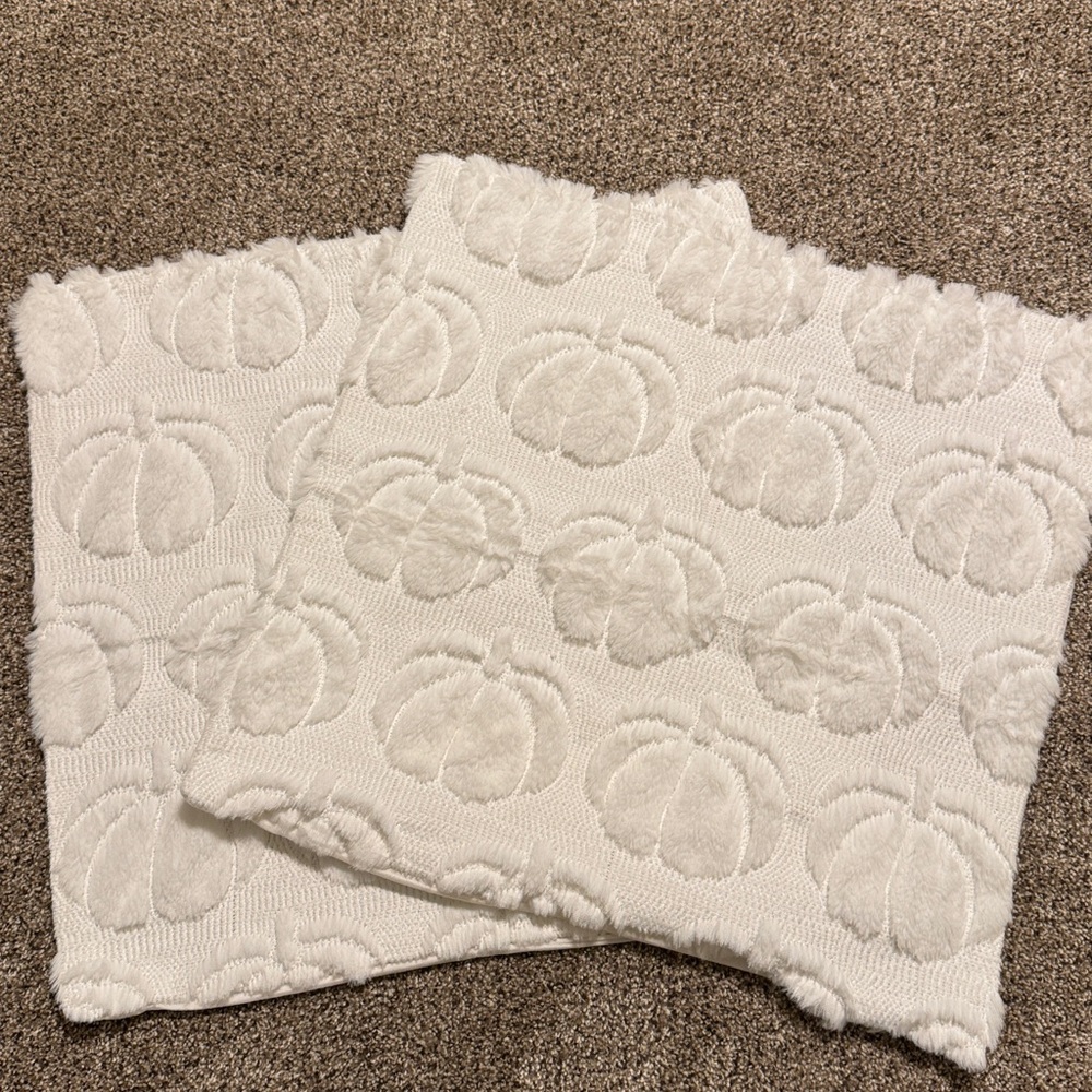 NWOT White Pumpkin Patterned Throw Pillowcases 18”x17”